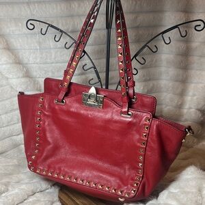❤️✨ Valentino Red Rockstud Glam Tote – Classic & Bold ✨❤️